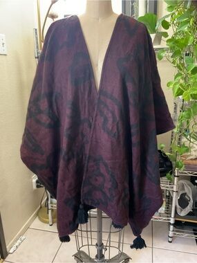 💜💜💜Cleobella Plum and Black Tassel Trim Open Poncho
